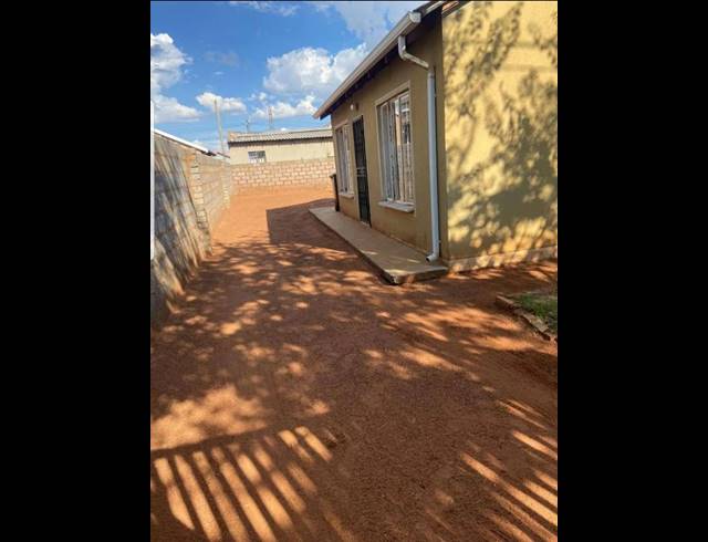 2 BEDROOM HOUSE FOR SALE IN PROTEA GLEN EXT